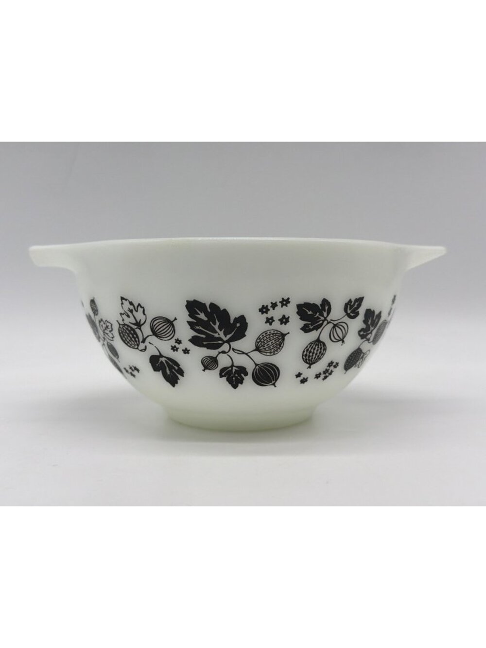 Pyrex Gooseberry Milk Glass Mixing Bowl 441 1 1/2 Pt Black & White Vintage Mid-C
